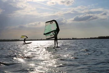 Een eerste ervaring met wingsurfen